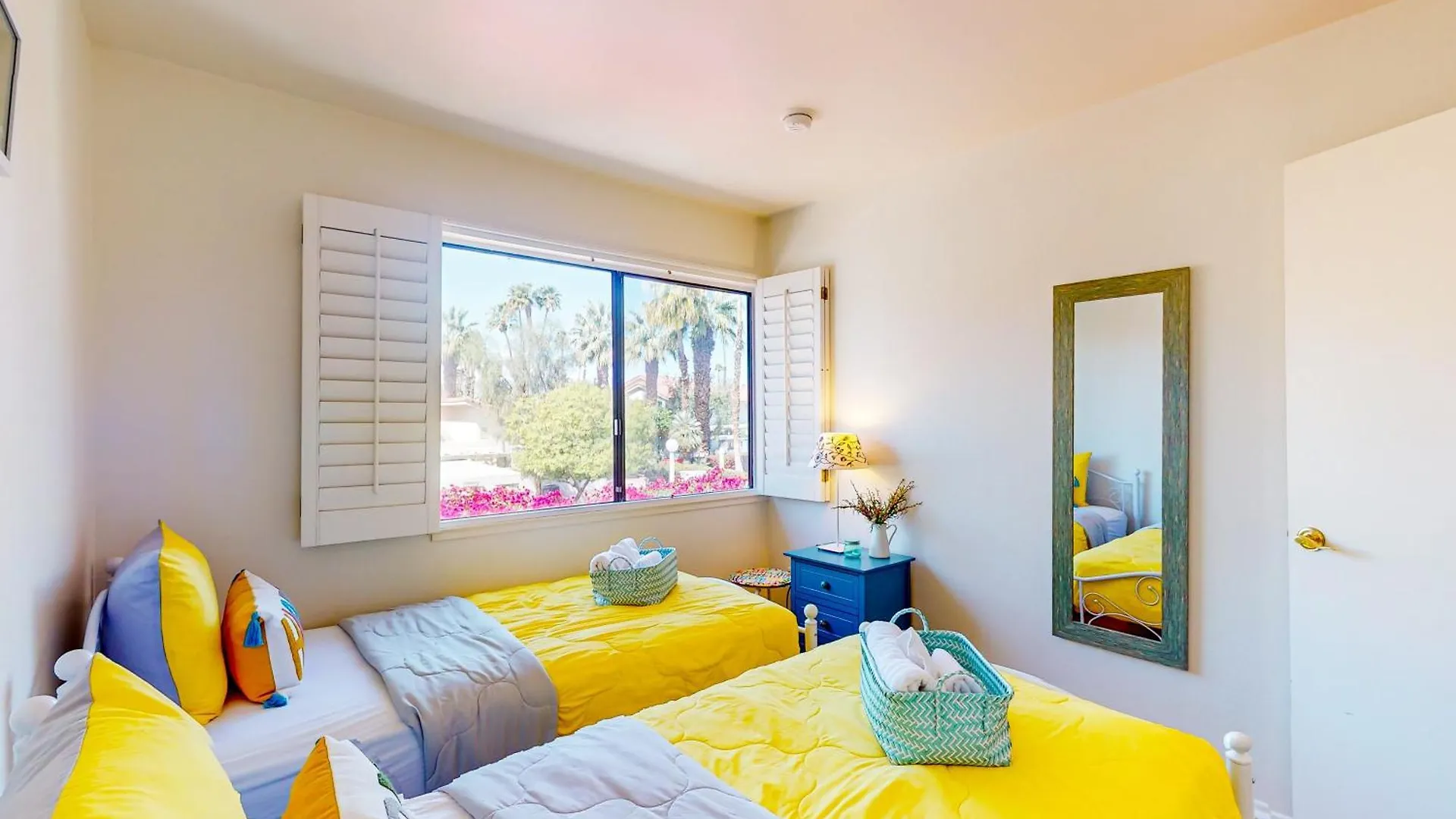 Palm Springs Royalty #4 - Permit #7022 Apartman